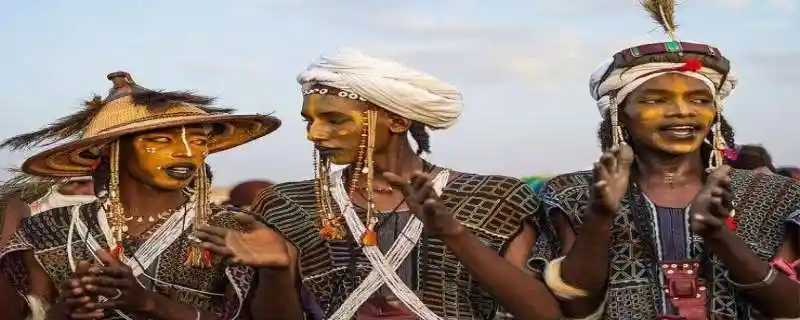 中国土著人是汉族.