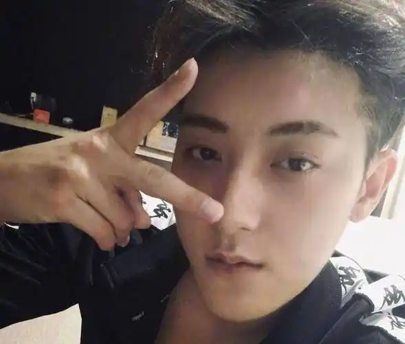 黄子韬父亲离世,小时候的他曾撒娇:爸,你看,我就是个明星相!