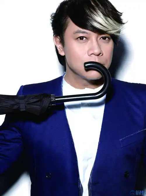 明星档案 姓名:蔡康永 身高:165cm 地区:台湾 国籍:中国 体重:60kg