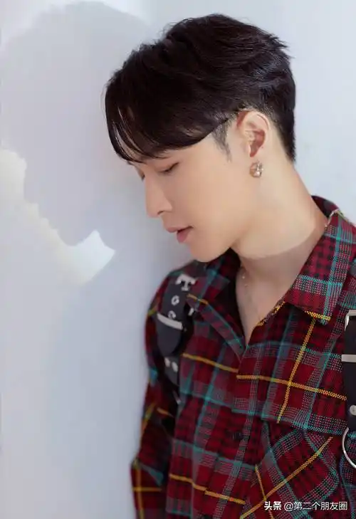 张艺兴红格学院风套装,帅出新高度_舞蹈_街舞_衣服