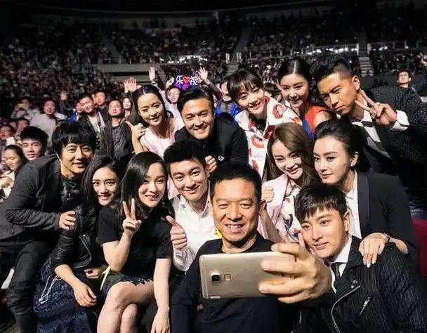 霍思燕和刘芸这些闺蜜,还有跟她合作过的孙俪邓超夫妇,孙红雷等明星