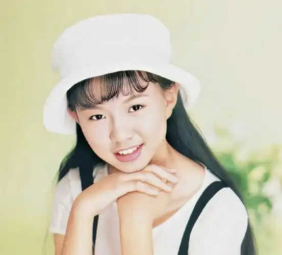 卓依婷   童年的女神,甜美的声音唱醉了春风,也唱出了我青春期萌动的