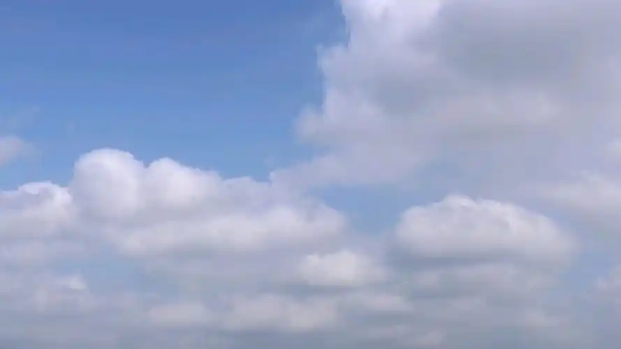 欣赏蓝天白云的天空