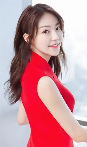 黄梦莹气质"安静",一袭红裙"静若幽兰"!不愧是杨幂看中的人