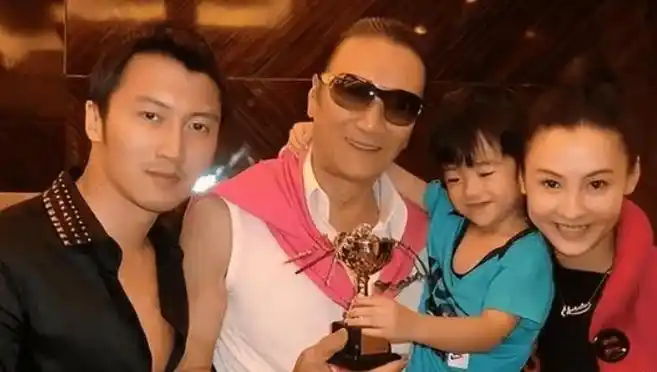 泳池秀恩爱,为儿子改姓,谢霆锋出手_孙东海_谢振轩_身份