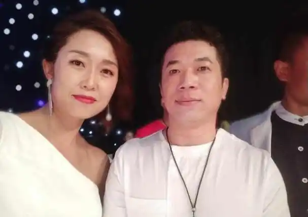 民工歌王陈星:31岁出道成名,38岁皈依三宝,如今沦落直播被气哭