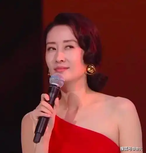 周冬雨击败郑秀文再拿影后?蒋梦婕尹正同居了?