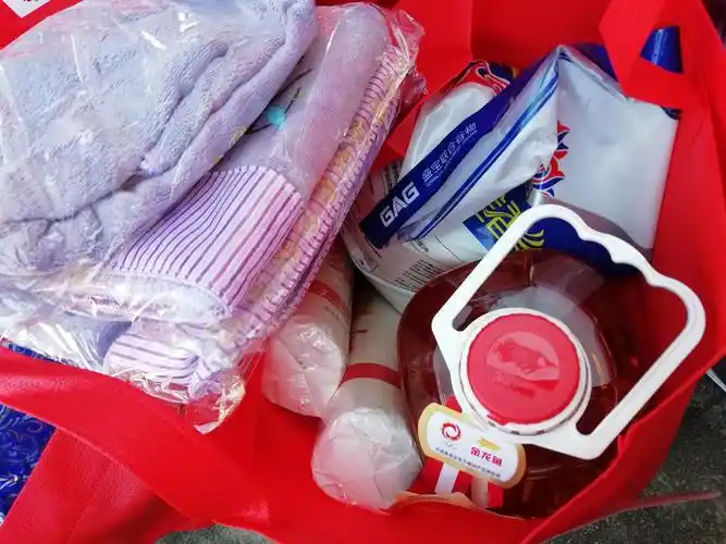 每份慰问礼品合理分装