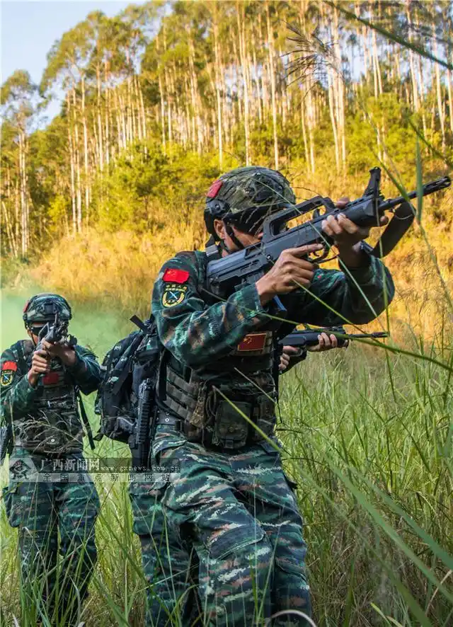 广西来宾:武警特战队员开展实战化训练(图)