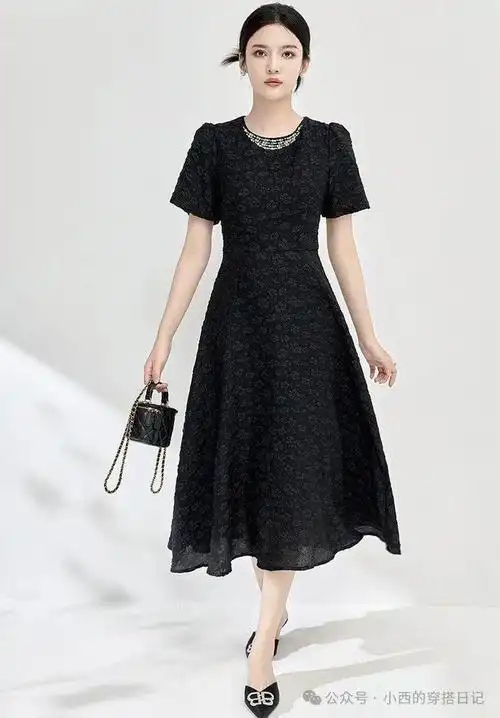 40,50岁的女人穿"连衣裙",牢记这3个重点,否则显矮显胖