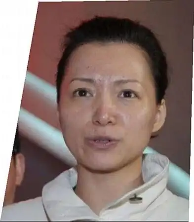 雷人!董卿工作时的素颜照流出