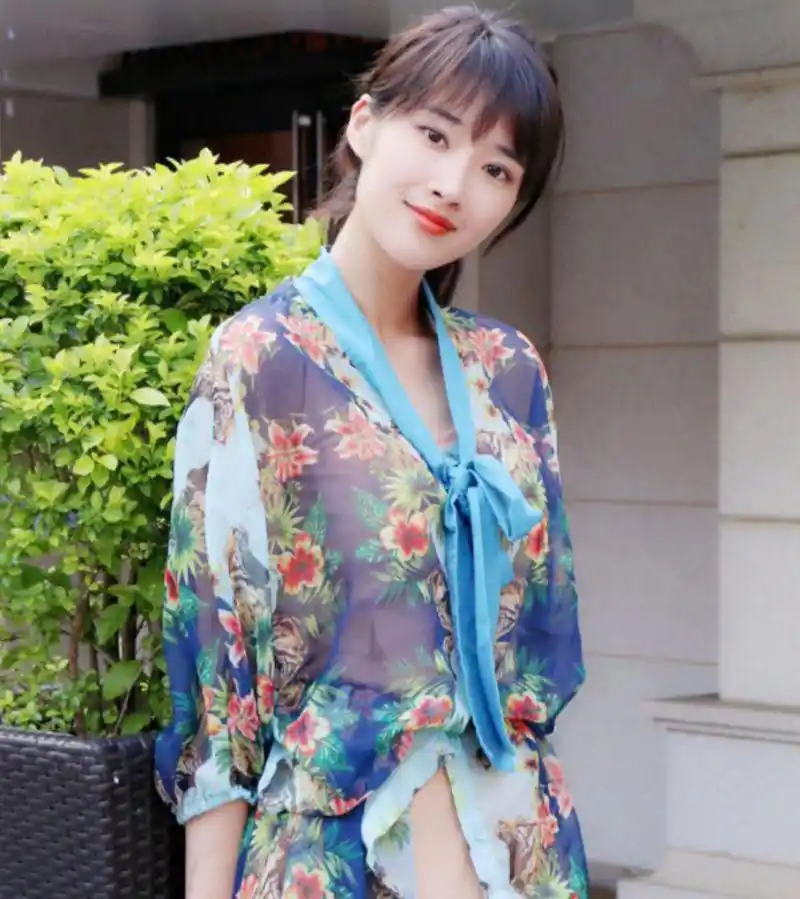 回顾女星奚望在继父刘之冰的支持下任性离婚如今对不起孩子