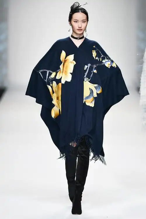 巧妙糅合传统东方美学与现代时尚元素:2018秋冬上海时装周妩woo秀场