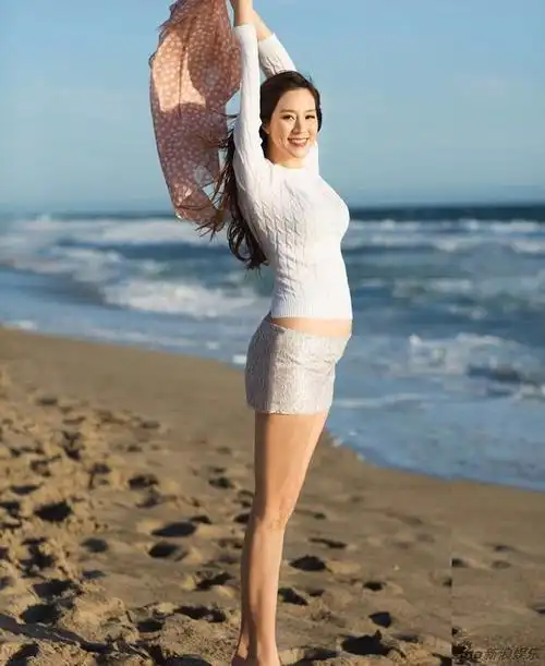 "千亿媳妇"徐子淇庆生 豪车上大秀事业线(图)_高清图集_新浪网