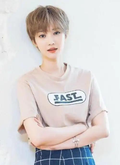 干净清爽有点小帅气女生短发造型有什么推荐的