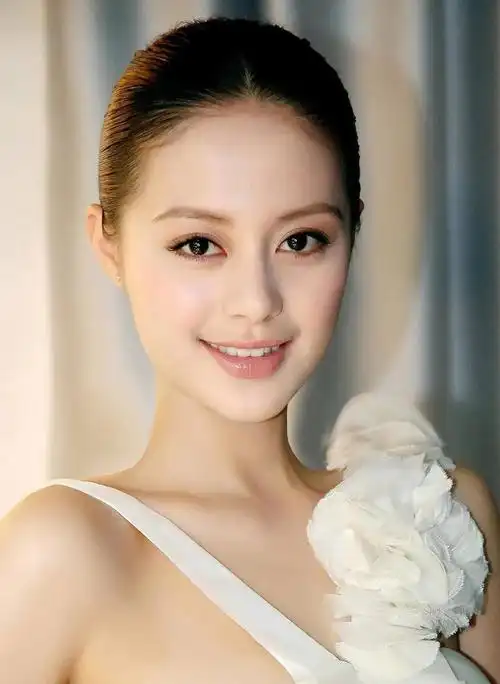 被称为"央视的亲女儿"王力可为什么不红?