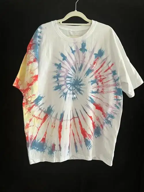 扎染的第756件衣服