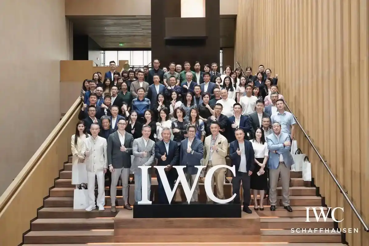 iwc万国.#职场女性 #团队照 #大合照 #一起美到发光 - 抖音