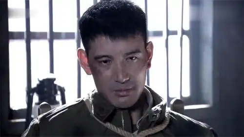 第一伞兵队:队长被救回部队,汉奸却死咬着不放,竟要置他于死地