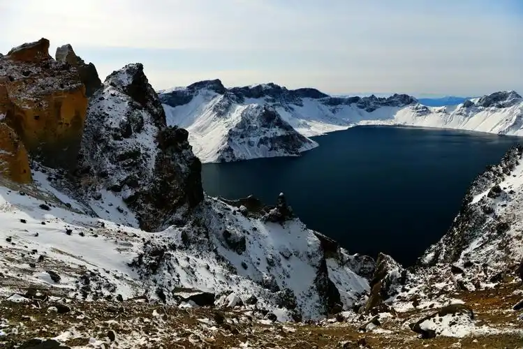登雪山之巅,望北国山川.