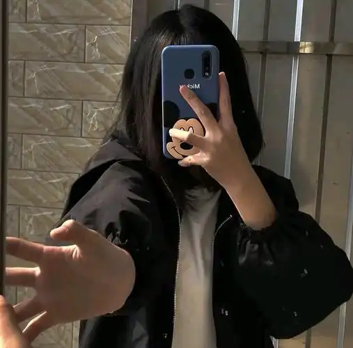 为什么女生自拍会挡脸,或是把脸遮起来? - 知乎