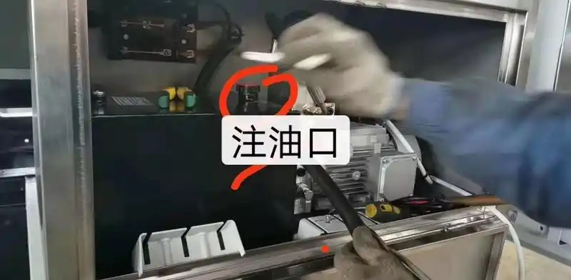 散装饲料车液压油使用说明