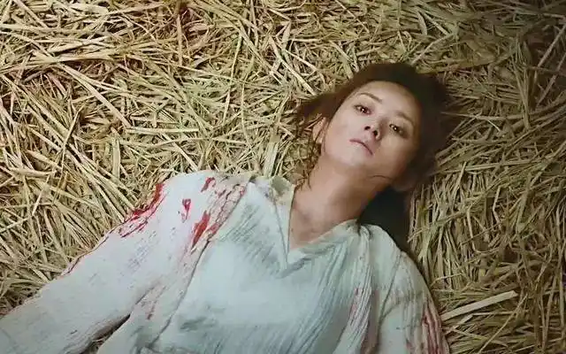 女星古装遍体鳞伤,杨幂身中多刀,赵丽颖被泼绝情水让人心疼!