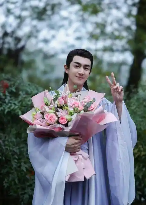 《与凤行》全体杀青,赵丽颖携二搭林更新,徐海乔,曾黎宣布告退_平台