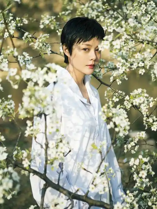 《铁马豪情的日子》热播 刘一含扮演清醒又热情杨宝丽获赞_电视_星悦