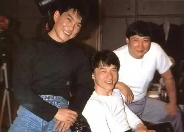 原创7岁学艺成龙洪金宝是他的师兄和一生挚交今61岁宝刀未老