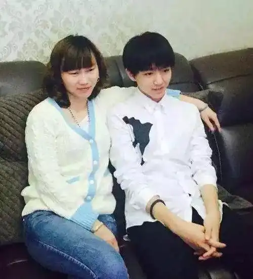 王俊凯和她老婆结婚照