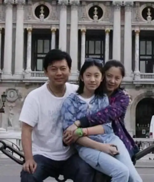 纪实国家演员何政军结婚几十年无绯闻他的妻子我们也很熟悉