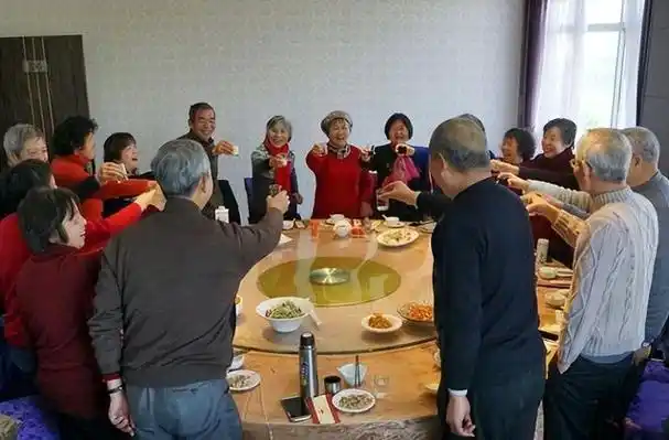 北京50后老人聚餐,清淡饮食走红朋友圈,网友:看老辈人多会享受