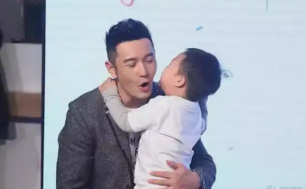 孩子不是亲生的?黄晓明发文怒斥杨颖,一切都会有报应!