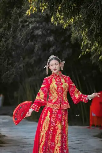 中式嫁衣--秀禾服