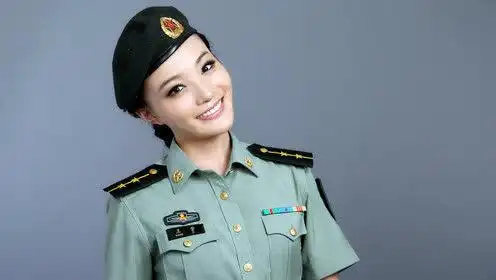 仪仗队女兵盘头发,一个比一个女神也更漂亮!