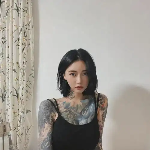 解欲系胸前纹身比泫雅更狂野韩国火辣技师竟一个比一个撩