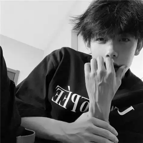 黑白男生头像孤独高冷高清照片