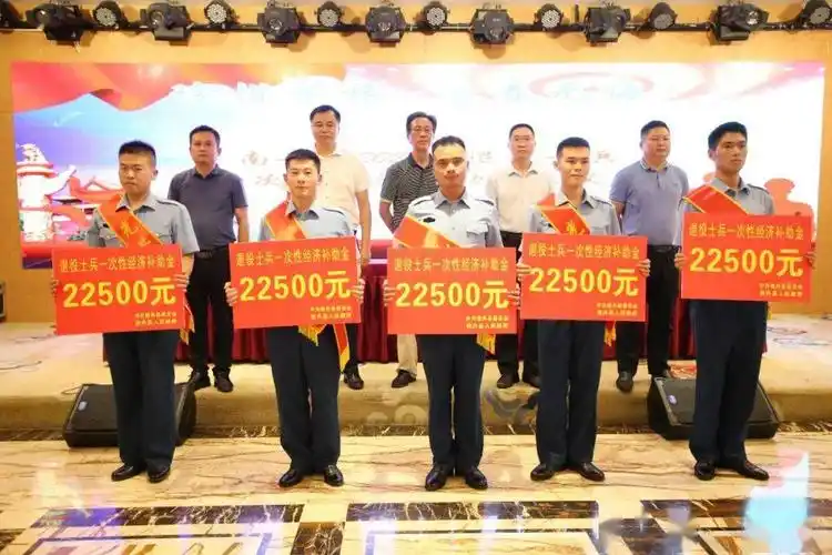 河池南丹县举行2020年退役士兵返乡欢迎会,欢迎你们返乡!_覃建军