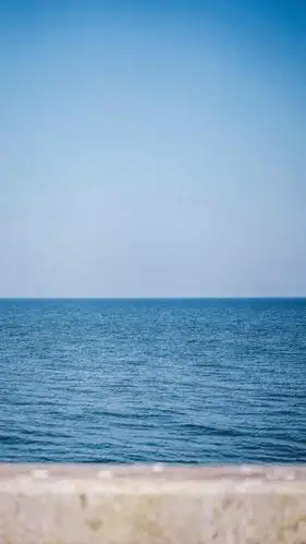 极致的蓝色大海风光