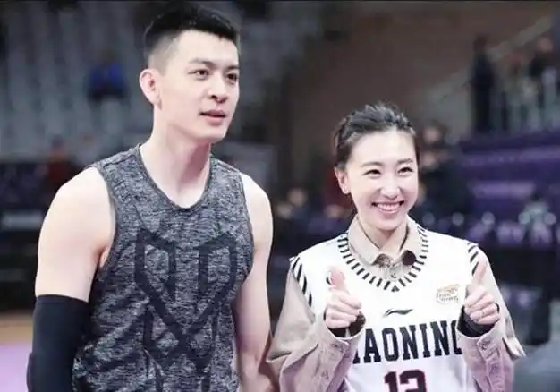 人设崩塌?前辽篮主教练杨鸣不妙,妻子做出重大决定,前程受影响