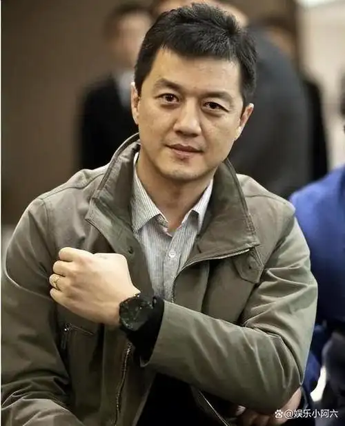 原来,张纪中给李亚鹏打电话,邀请他出演央视《射雕英雄传》的男主角