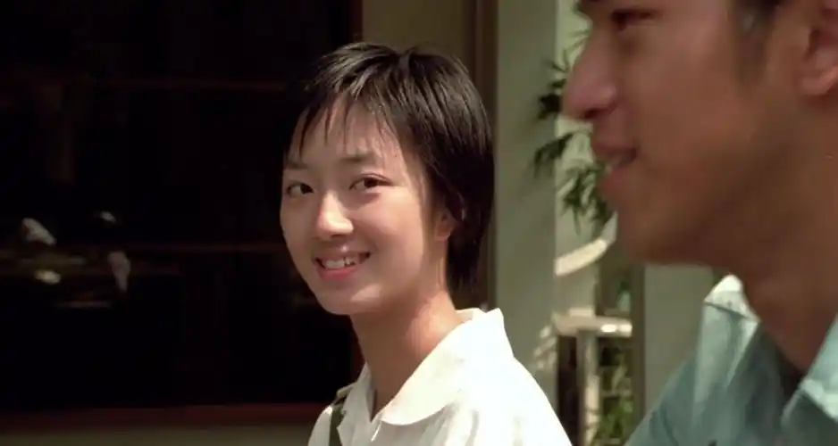 2000年,还是学生的桂纶镁在台北西门町被《蓝色大门》的选角导演搭讪.