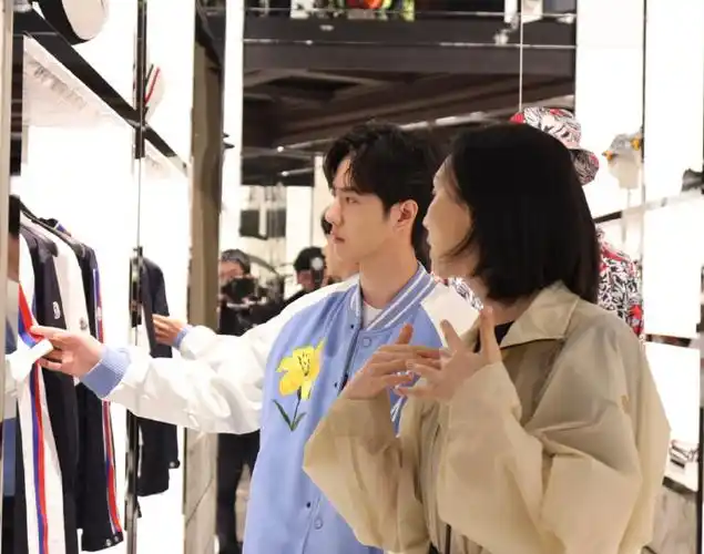 是凌晨5点起床,几乎素颜的帅哥#王一博moncler全球代言人