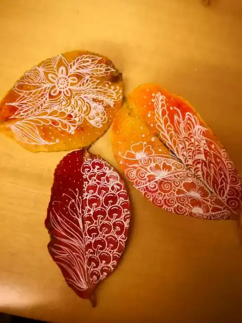 一片叶子上的静心禅绕画