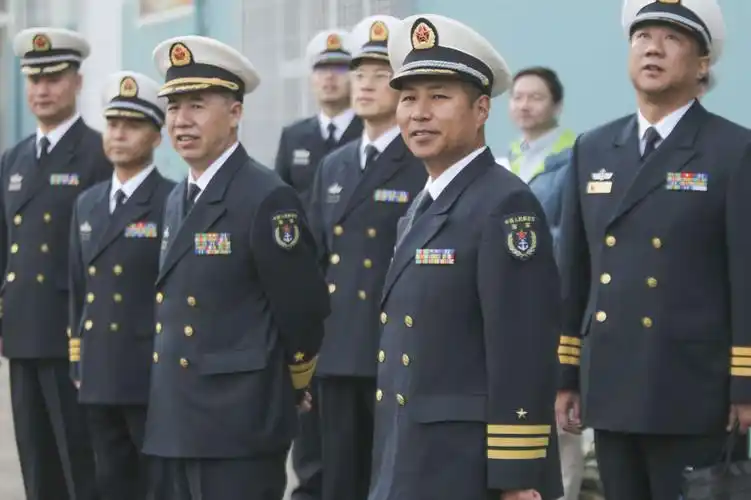 圣迭戈港的中美海军军官