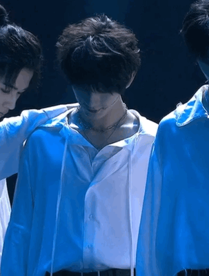 可以单独出道的锁骨#丁程鑫的锁骨绝了程年人在外面一定要好好保护