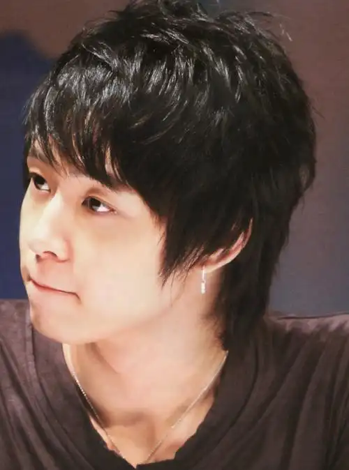 东方神起朴有天发型