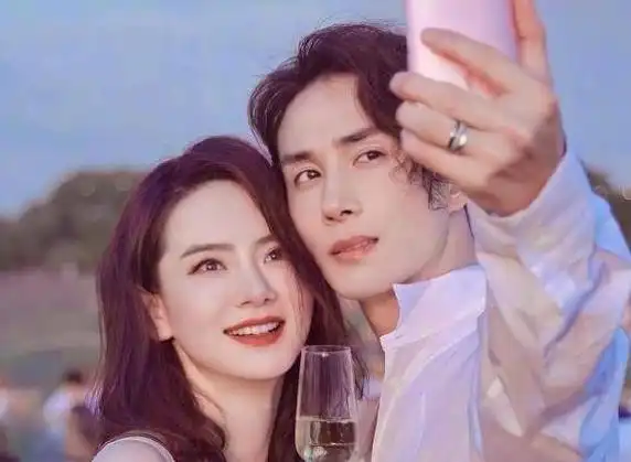 李承铉发博为戚薇庆生,细节曝光真实婚姻关系,lucky越来越像爸