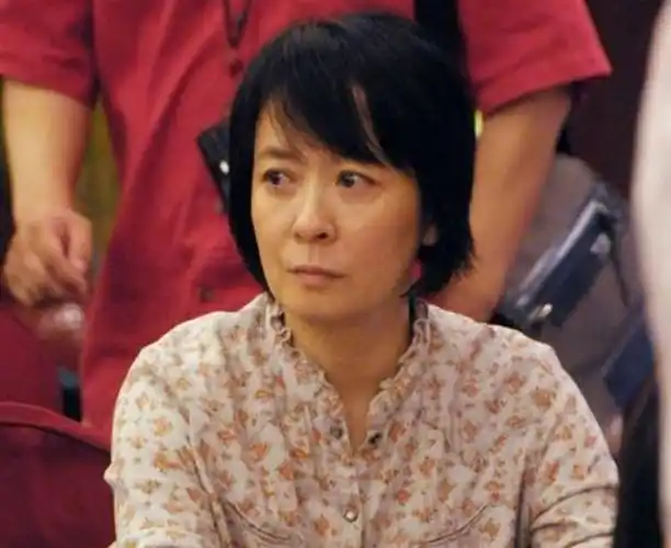 回顾王京花:丈夫是演员董志华,结婚30年被宠成宝,儿子是她骄傲